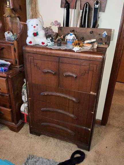 VINTAGE CHEST OF DRAWERS WITH CONTENTS