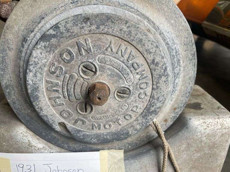 1931 Johnson A-25 2.5 HP outboard motor - engine turns - some compression