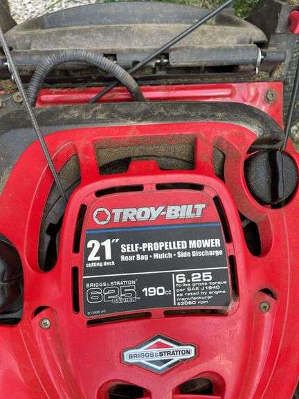 TROY-BILT 21" PUSH MOWER (HAS BAGGER)