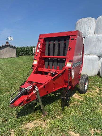 IH 8420 Round Baler ,Twine Tie , Very Clean (monitor)