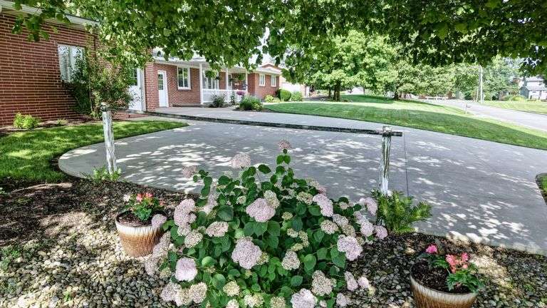 Brick Ranch Home in Sugarcreek