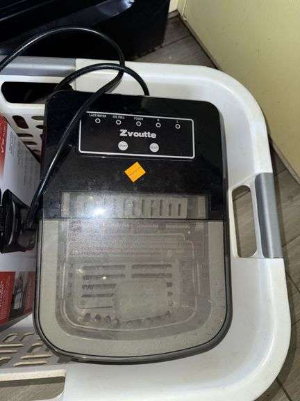 BLACK & DECKER COFFEE MAKER AND COUNTER ICE MAKER