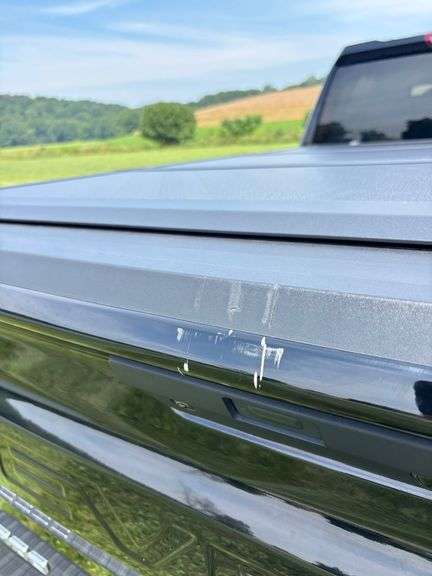 2021 Chevrolet 1500 LTZ , 4x4 ,Only 31,000 miles ,Leer Hard Top Bed Cover , Sharp !