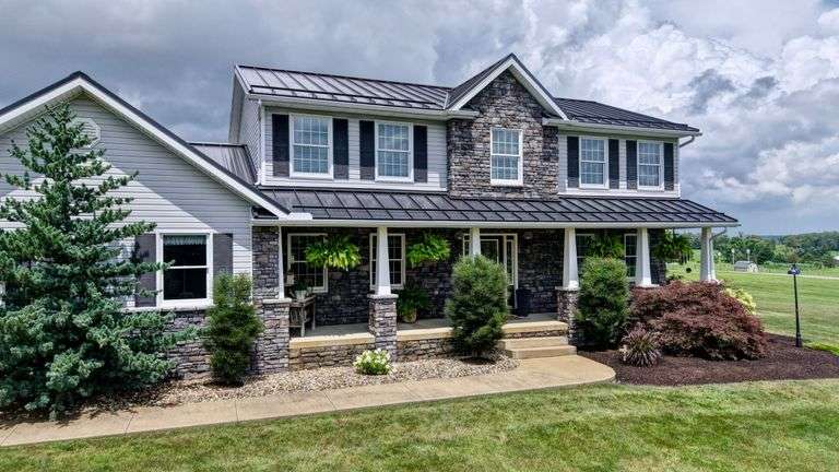 Beautiful Dundee Home on 3...
