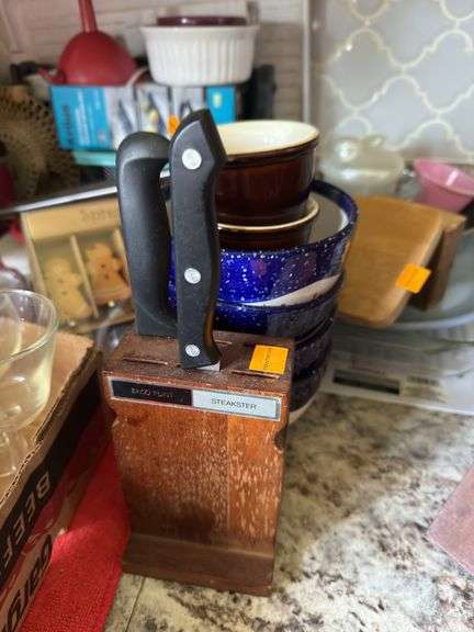 DRINKING GLASSES, KNIVES, DISH DRAINER AND KITCHEN ITEMS