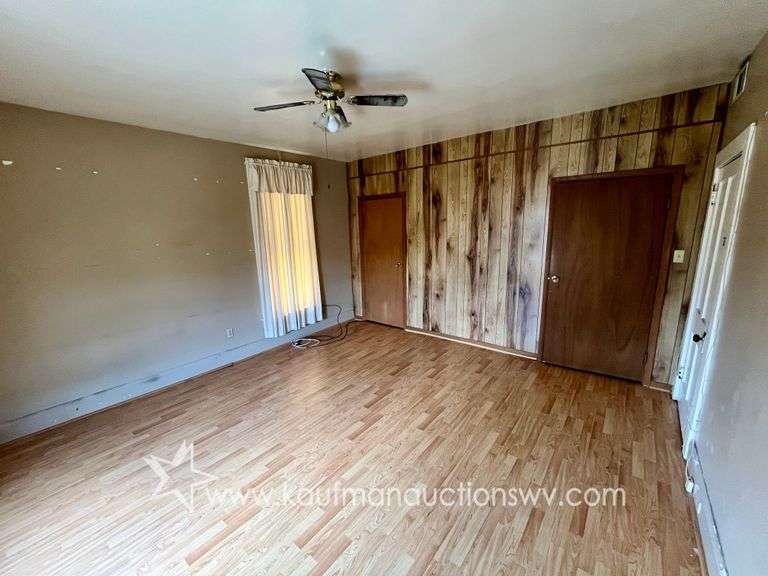 Fairmont 4 Bedroom Home with 4 Bay Garage