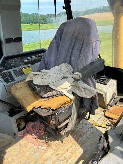 Caterpillar 416B Backhoe , 4x4 ( right side door window cracked ) Runs Good