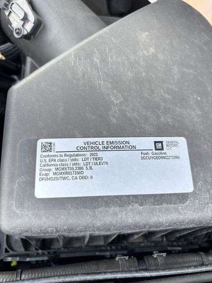 2021 Chevrolet 1500 LTZ , 4x4 ,Only 31,000 miles ,Leer Hard Top Bed Cover , Sharp !