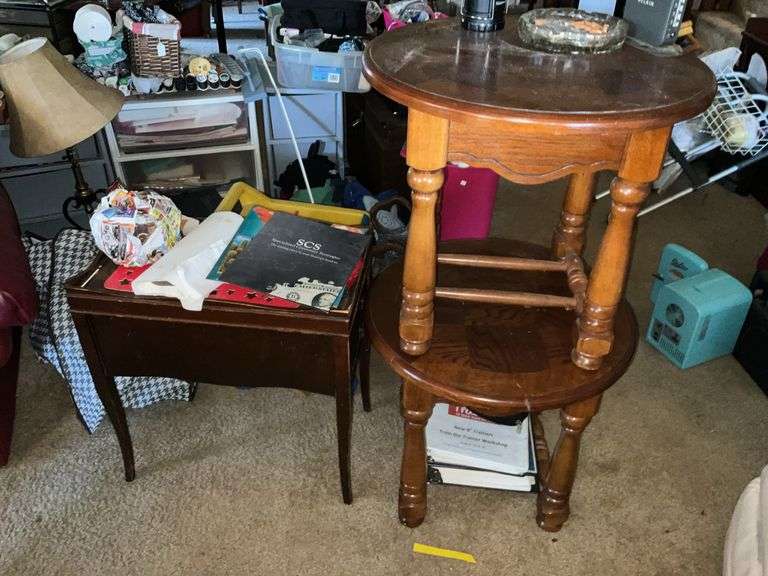 PAIR OF NIGHTSTANDS, END TABLE AND CONTENTS