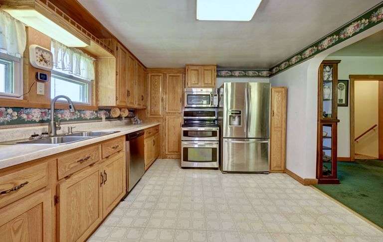 Absolute Home & Outbuildings on 3.75 Acres