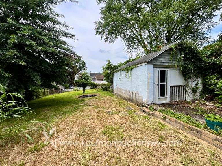 Fairmont 4 Bedroom Home with 4 Bay Garage