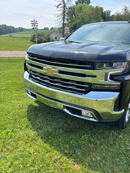 2021 Chevrolet 1500 LTZ , 4x4 ,Only 31,000 miles ,Leer Hard Top Bed Cover , Sharp !