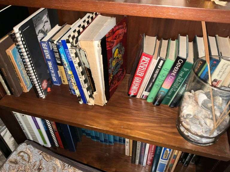 VINTAGE 1970's STEREO W/8 TRACK PLAYER AND BOOKCASE WITH ALL CONTENTS/BOOKS