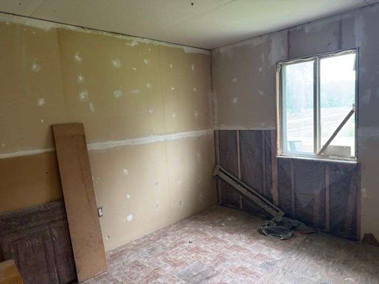 3 Bedroom Investment Home on 1.2 Acres