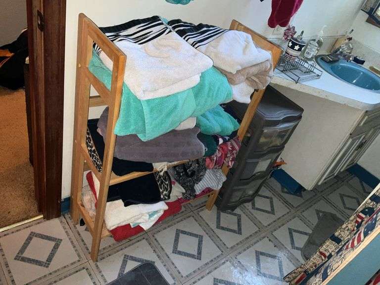 WOODEN TOWEL RACK AND PLASTIC ORGANIZER