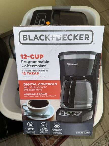 BLACK & DECKER COFFEE MAKER AND COUNTER ICE MAKER