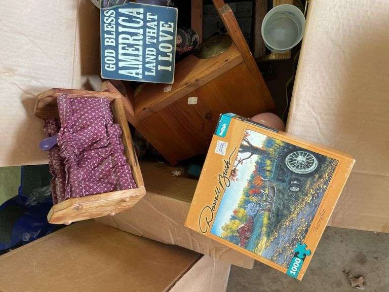 BOX OF BASKETS, PUZZLES, AND KNICK KNACKS