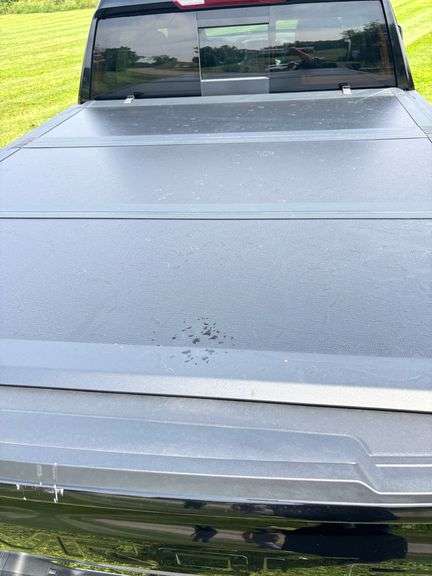 2021 Chevrolet 1500 LTZ , 4x4 ,Only 31,000 miles ,Leer Hard Top Bed Cover , Sharp !