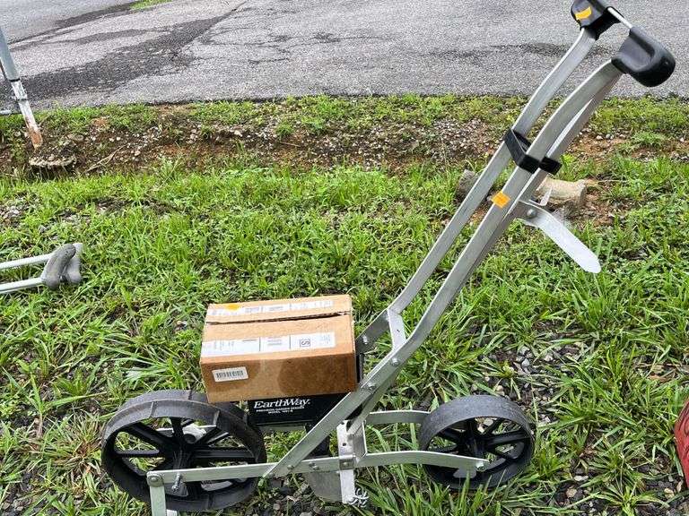 EarthWay Precision Model 1001-B Garden Seeder