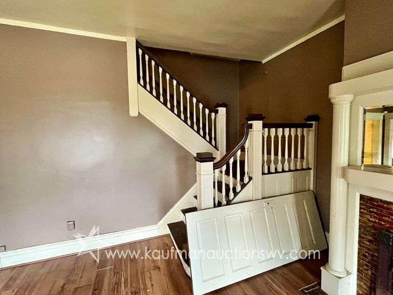Fairmont 4 Bedroom Home with 4 Bay Garage