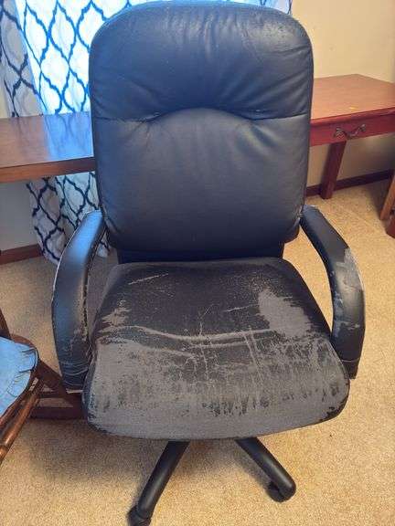 WOOD ROCKING CHAIR AND ROLLING OFFICE DESK