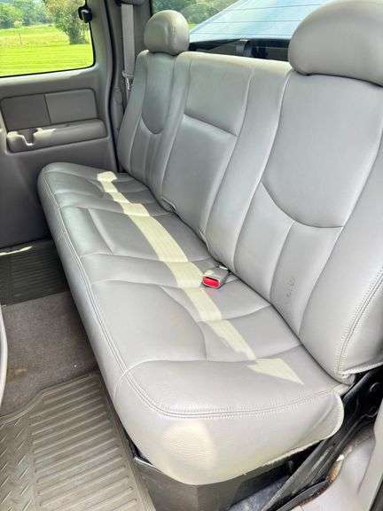 2003 Chevrolet 1500 Extended cab , 4x4 , Leather Interior, Good Running Truck