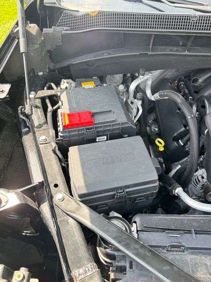 2021 Chevrolet 1500 LTZ , 4x4 ,Only 31,000 miles ,Leer Hard Top Bed Cover , Sharp !