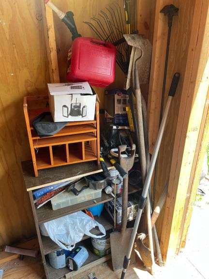 CONTENTS OF CORNER INCLUDING SHELF, LIGHTING ETC.