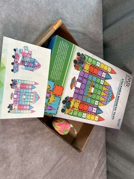 STACKABLE MAGNETIC TILES