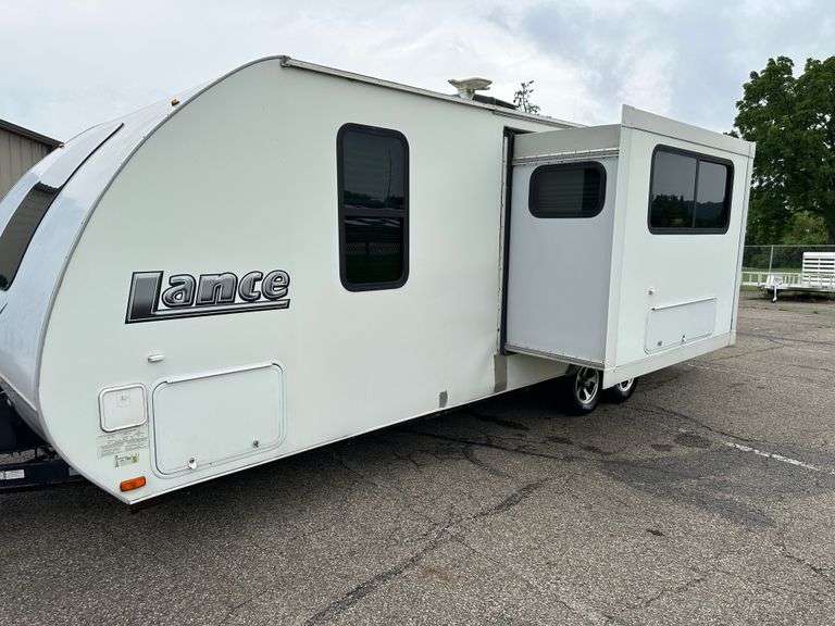 2015 Lance M-2295