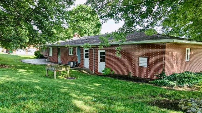 Brick Ranch Home in Sugarcreek
