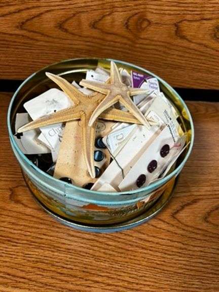 VINTAGE TIN OF BUTTONS