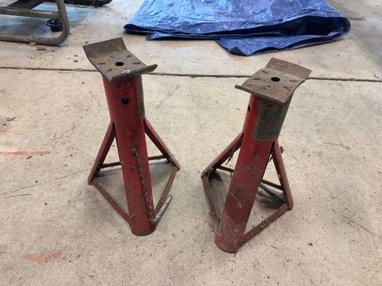 2 JACKSTANDS