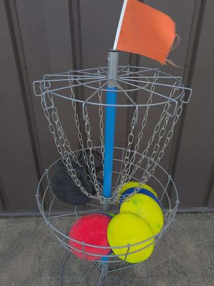 Disc golf free standing basket with (9) discs