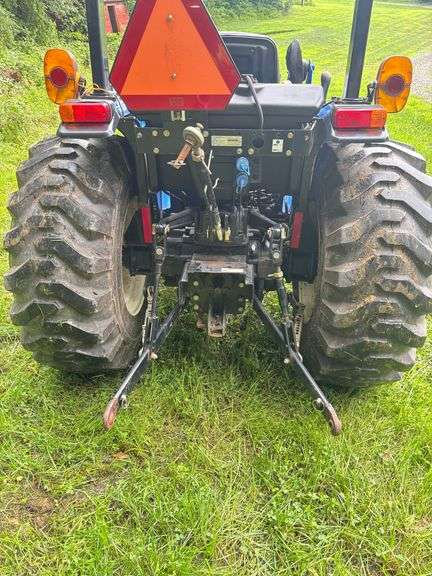 New Holland Workmaster 40 Tractor , 4WD with front end loader, Pto , 3 pt. , (Only 276 Hours )