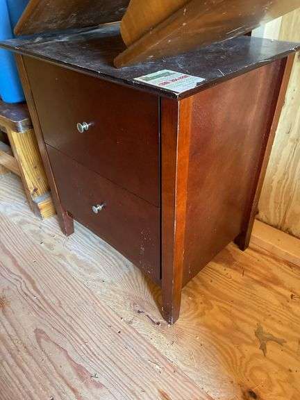 END TABLE, MAGAZINE RACK, STOOL-BENCH, TOTE WITH CONTENTS