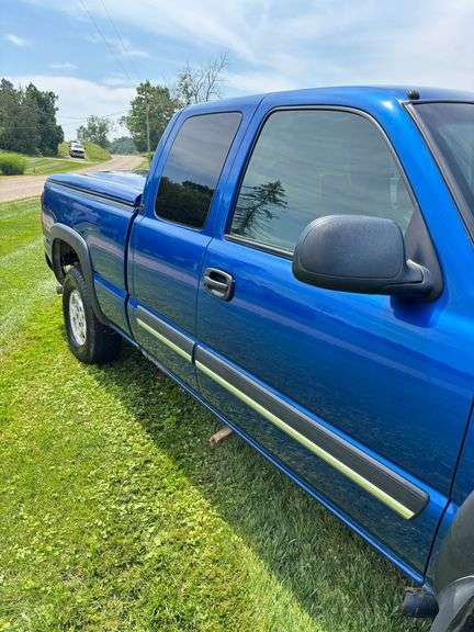 2003 Chevrolet 1500 Extended cab , 4x4 , Leather Interior, Good Running Truck