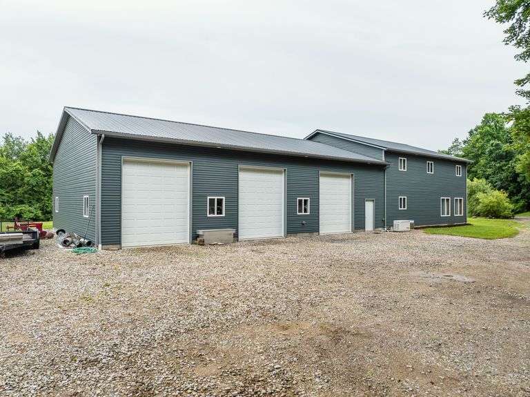 Feature-Packed Barndominiu...