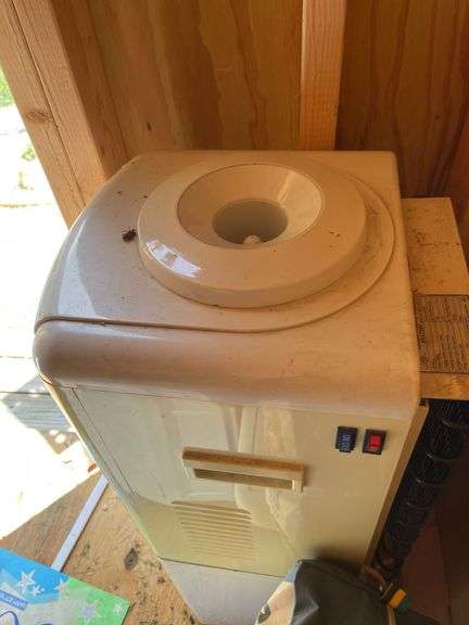 SUNBEAM COLD/HOT WATER DISPENSER