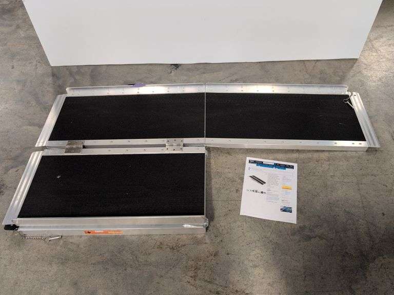 5' portable wheelchair ramp - like new