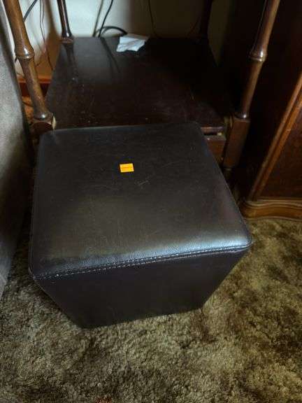 STAND WITH PHILIPS STEREO AND SPEAKERS