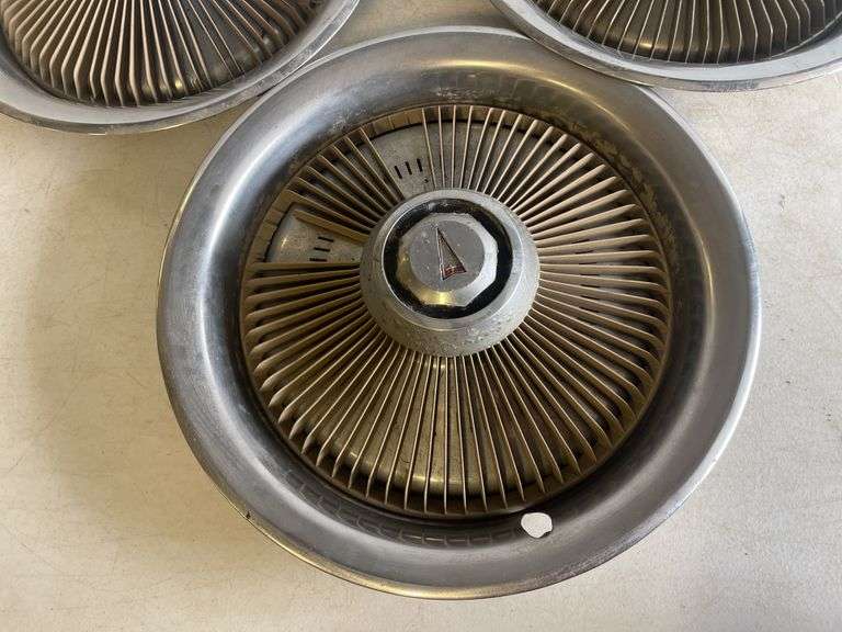 (3) Pontiac turbine style hubcaps