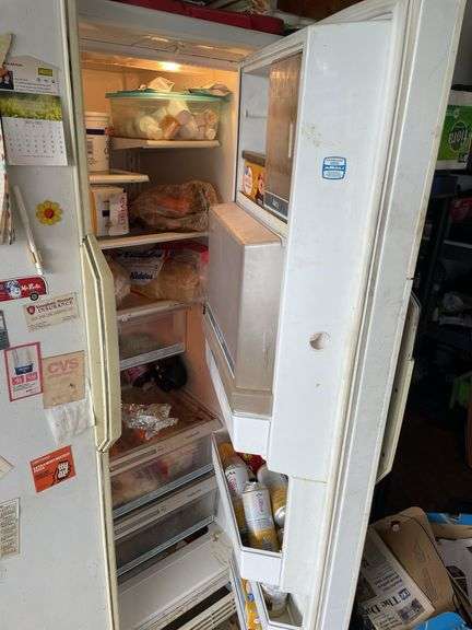 AMANA REFRIDGERATOR/FREEZER COMBO WORKS WELL.