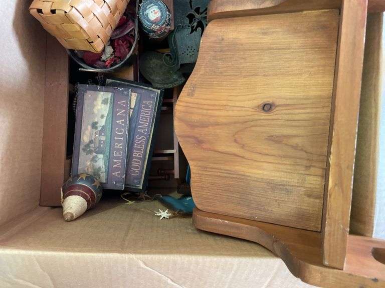 BOX OF BASKETS, PUZZLES, AND KNICK KNACKS