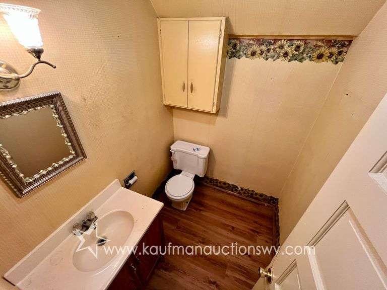 Fairmont 4 Bedroom Home with 4 Bay Garage