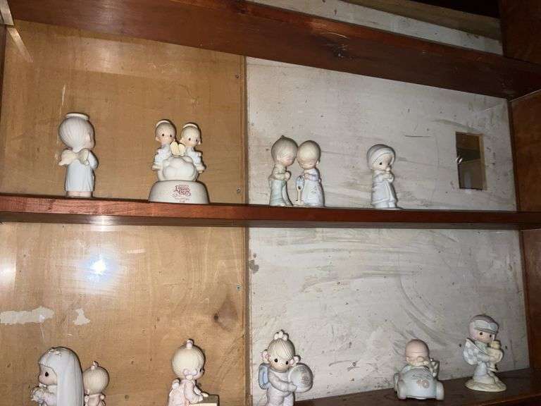 PRECIOUS MOMENTS FIGURINES