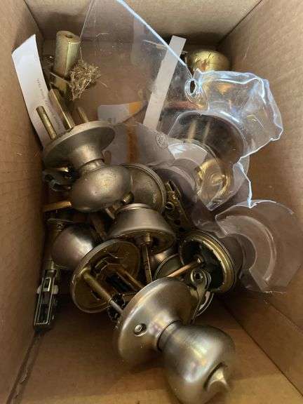 DOOR KNOB HARDWARE