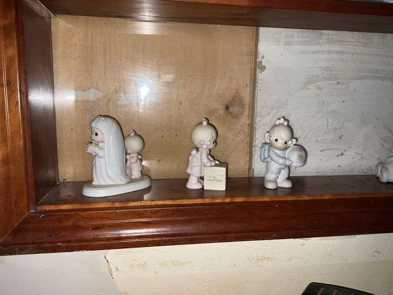 PRECIOUS MOMENTS FIGURINES