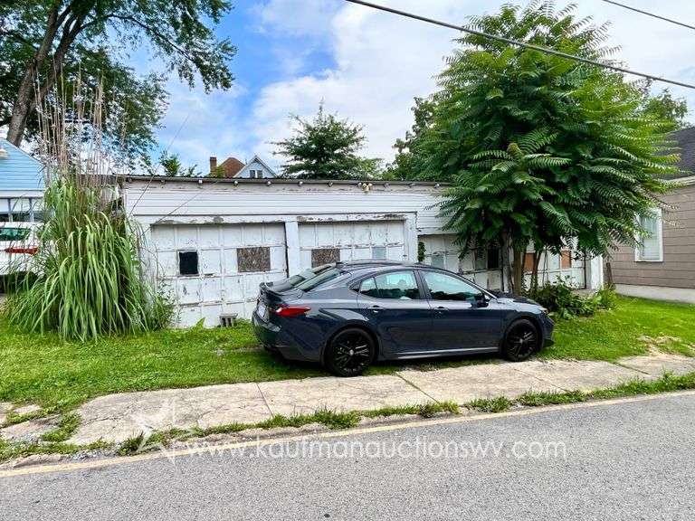 Fairmont 4 Bedroom Home with 4 Bay Garage