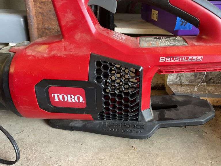 TORO BATTERY OPERATED LEAF BLOWER WITH CHARGER AND 1 BATTERY